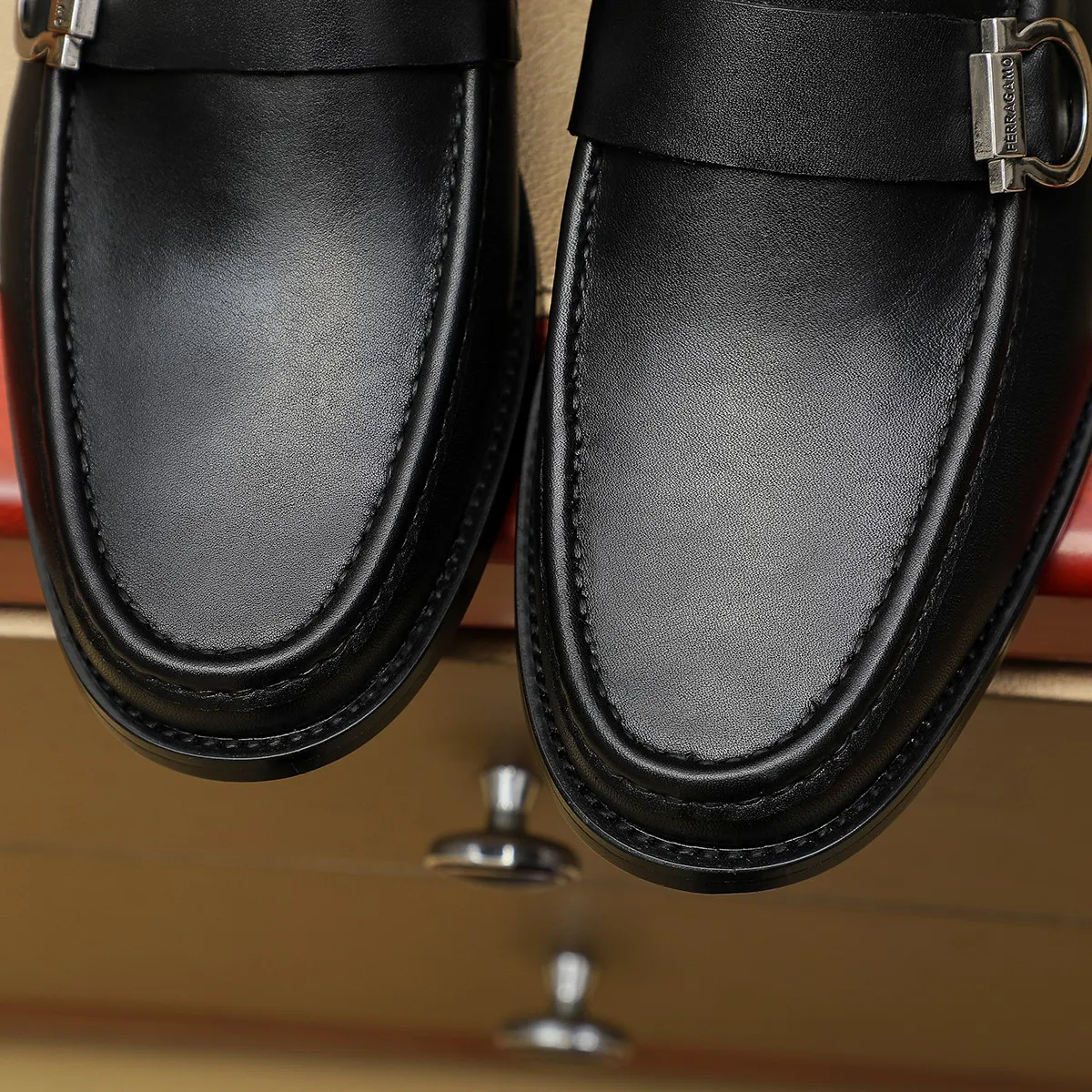 Men's shoes 250 Ferragamo [Ferragamo] top imported suit men's shoes 💯Original copy of the official website, product materials: selected imported embossed calfskin + luxury hardware buckle accessories ~ imported water-dyed cow 🐂 leather lining. Strong three-dimensional visual effect, original combination outsole, multiple colors available😘 Size: 39-44 (38.45.46. Customized)
